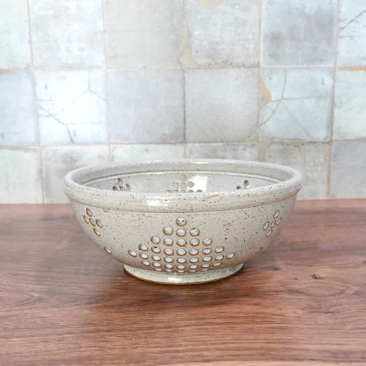 SECOND 2 - Classic Colander in Speckled White