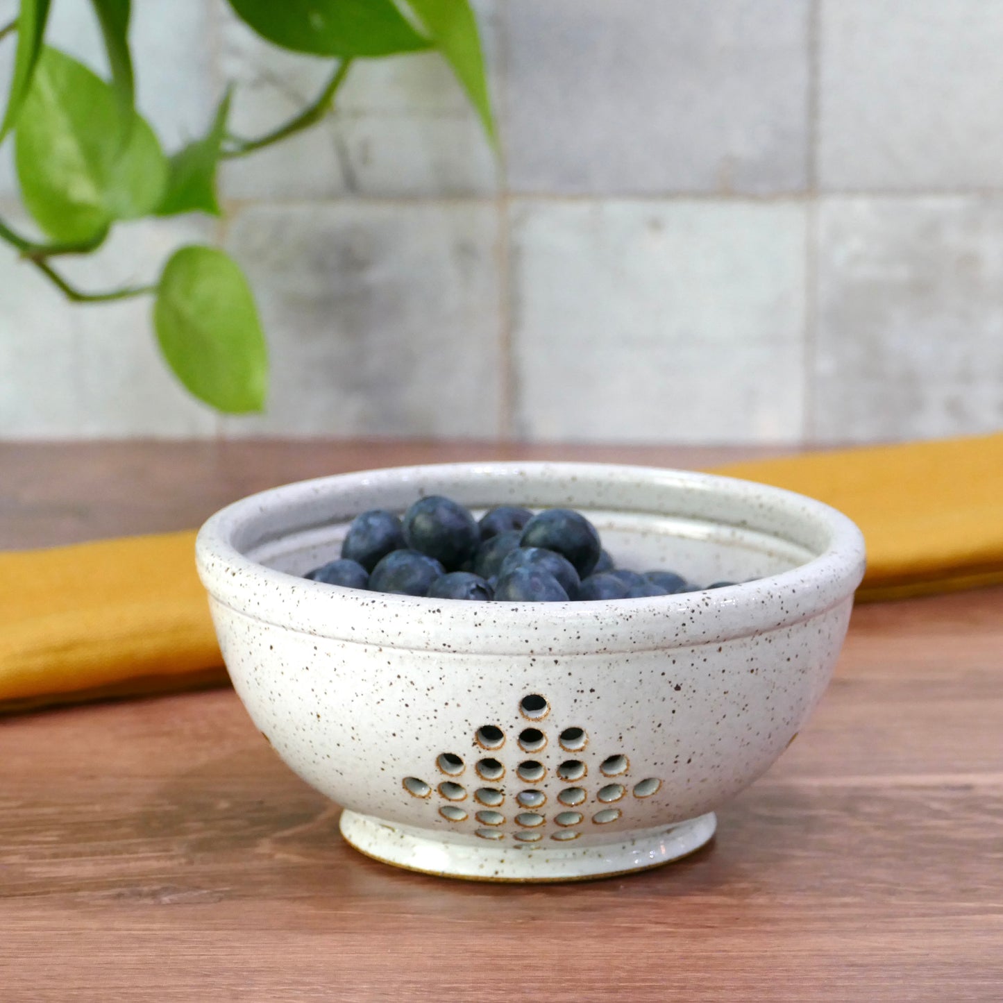 Classic Berry Bowl in Speckled White