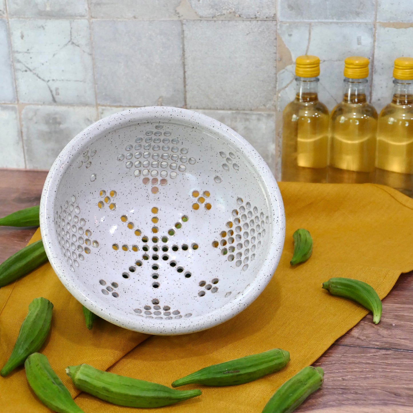 Classic Colander in Speckled White