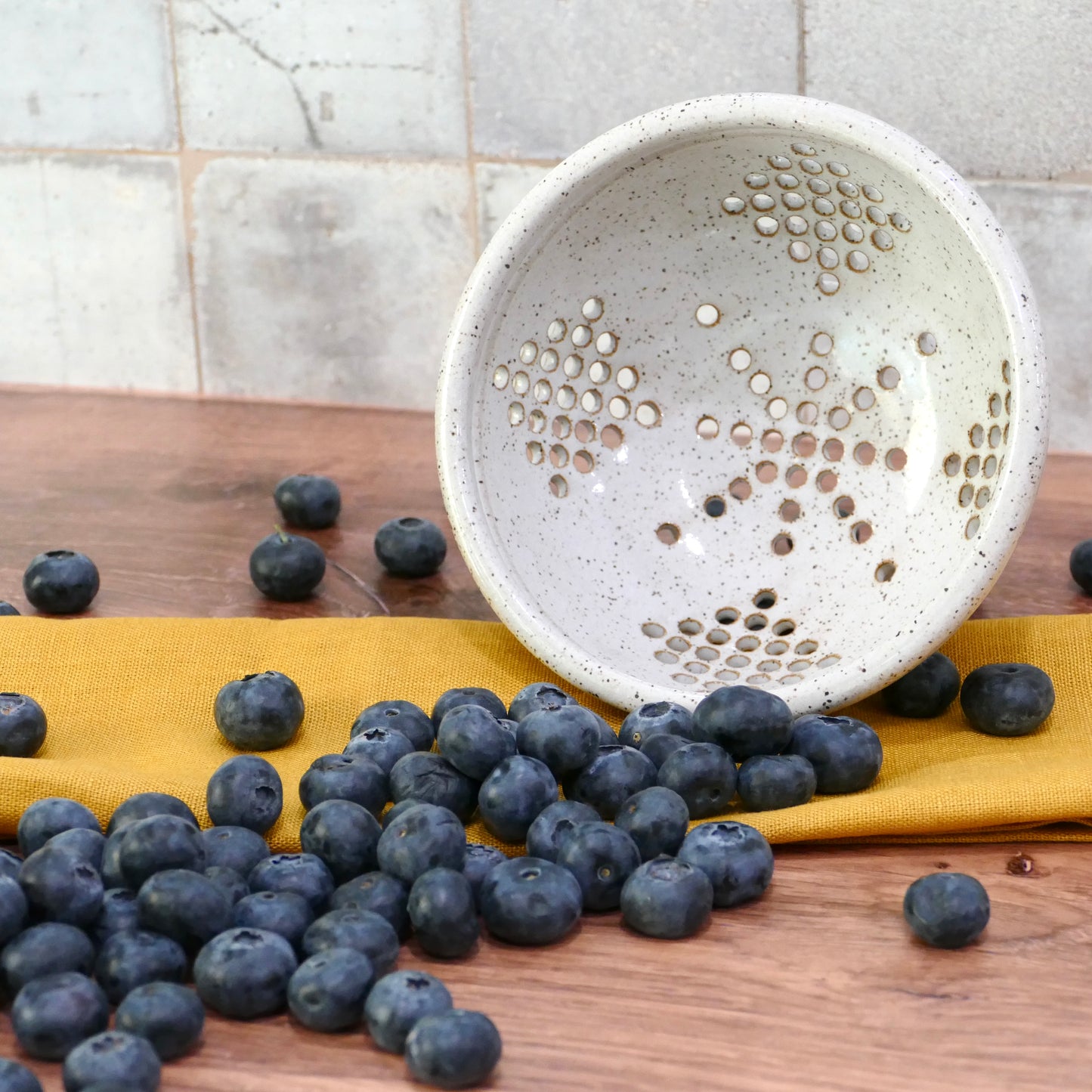Classic Berry Bowl in Speckled White