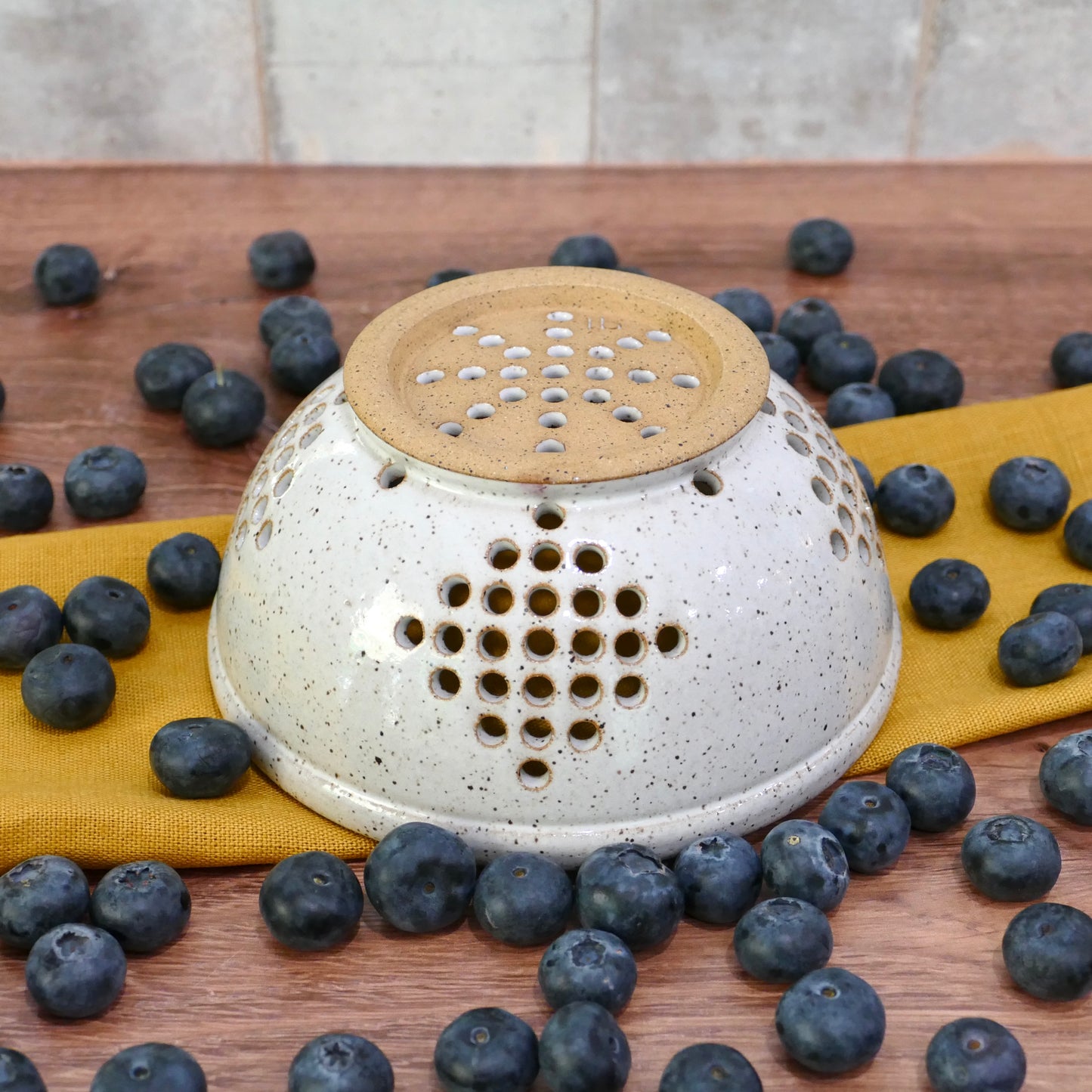 Classic Berry Bowl in Speckled White