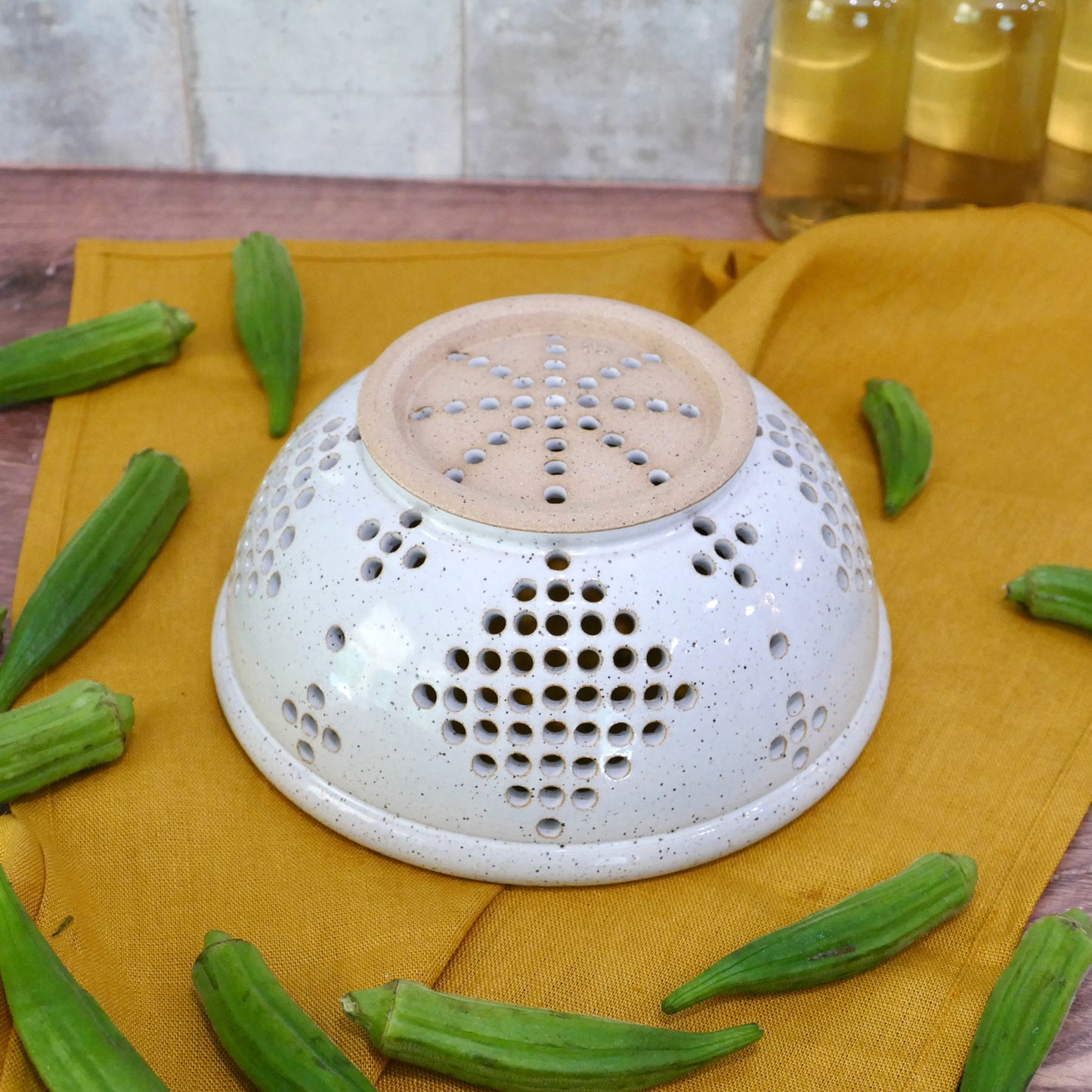 Classic Colander in Speckled White